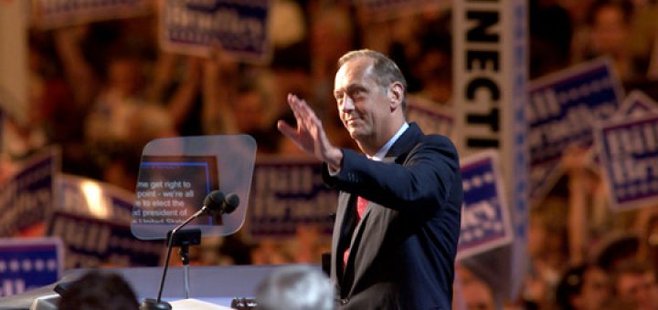 Former Sen. Bill Bradley speaks at the Democratic National convention in Los Angeles, Calif., in August 2000.